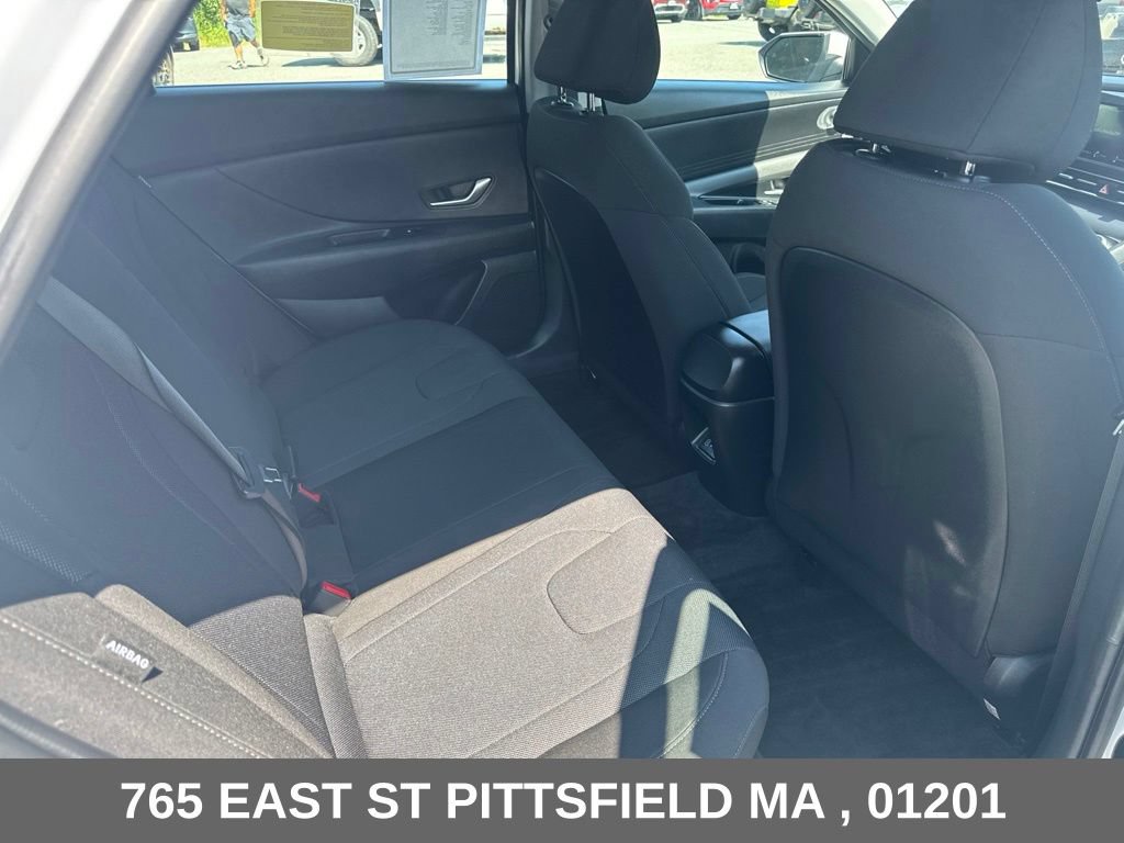 Used 2025 Hyundai Elantra SE FWD image 16