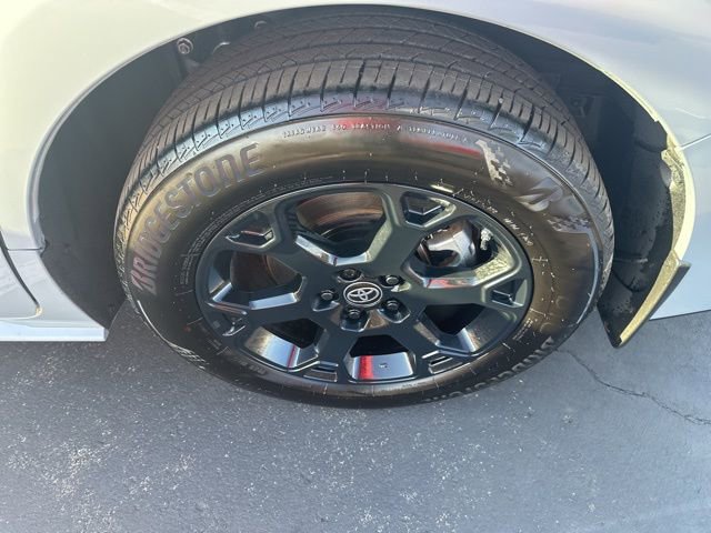 Used 2025 Toyota Sienna XLE Woodland Edition image 24