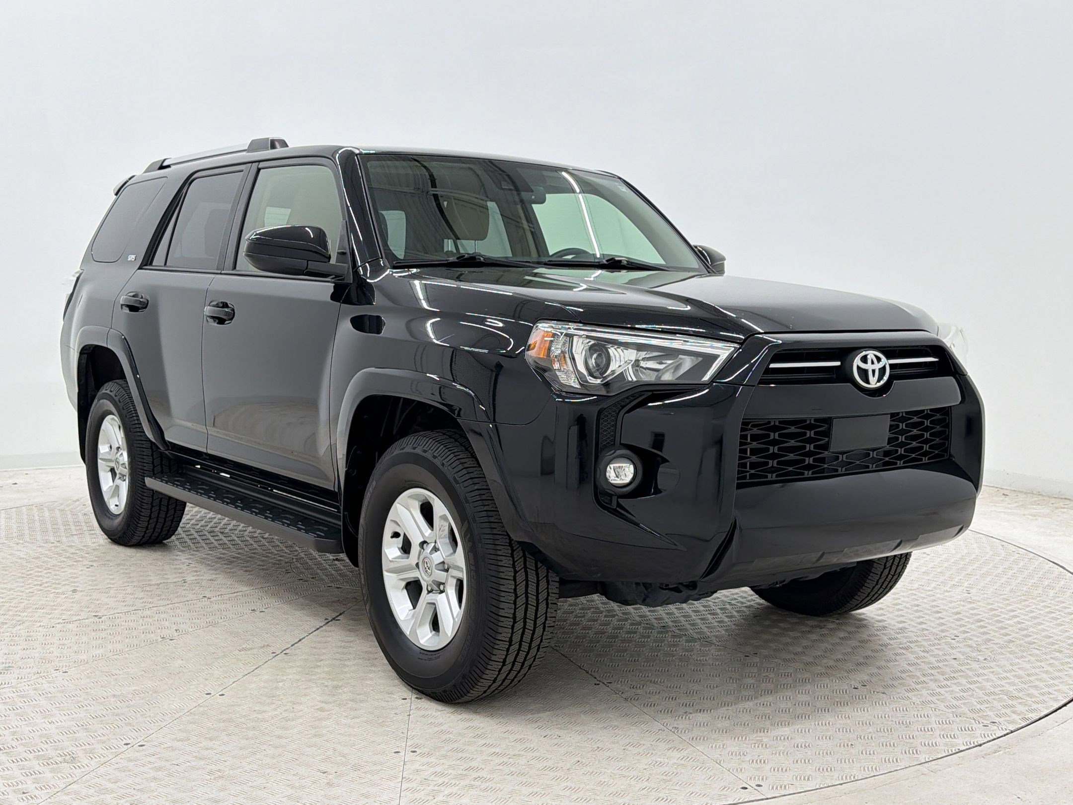 Used 2022 Toyota 4Runner SR5 AWD/4WD image 7