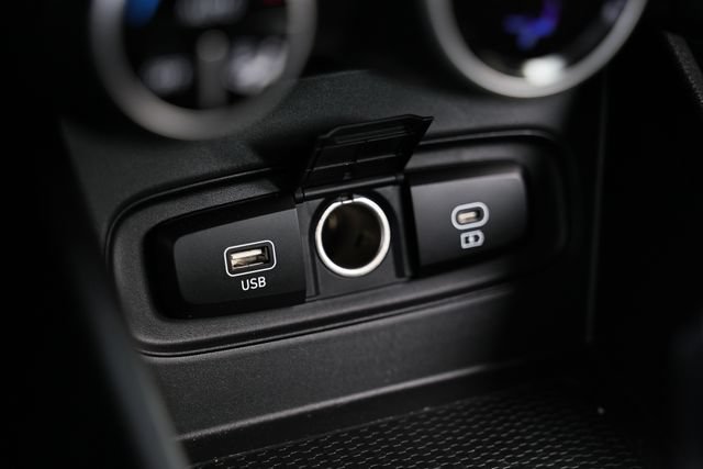 Used 2025 Hyundai Venue SEL FWD image 39