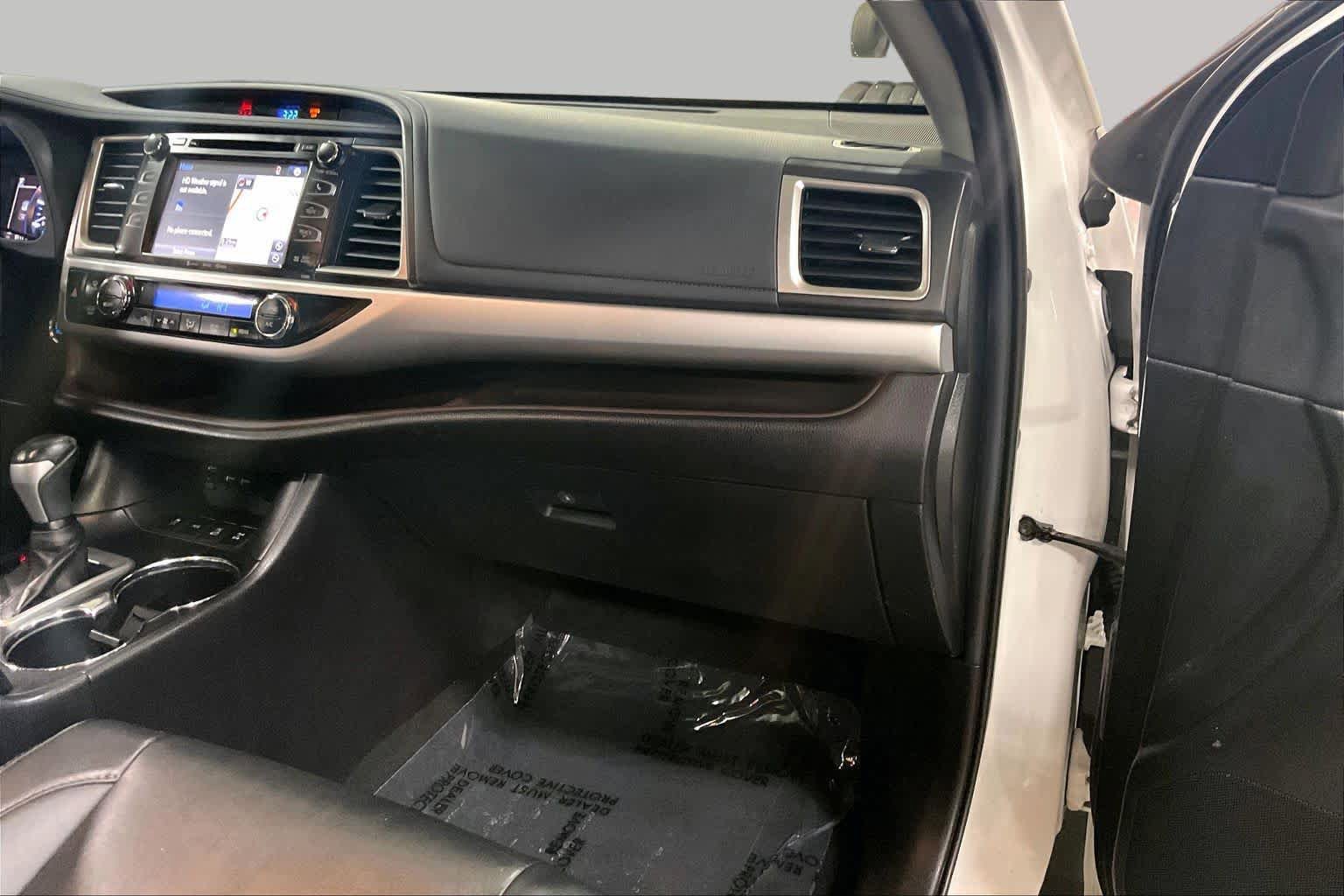 Used 2019 Toyota Highlander XLE AWD/4WD image 19