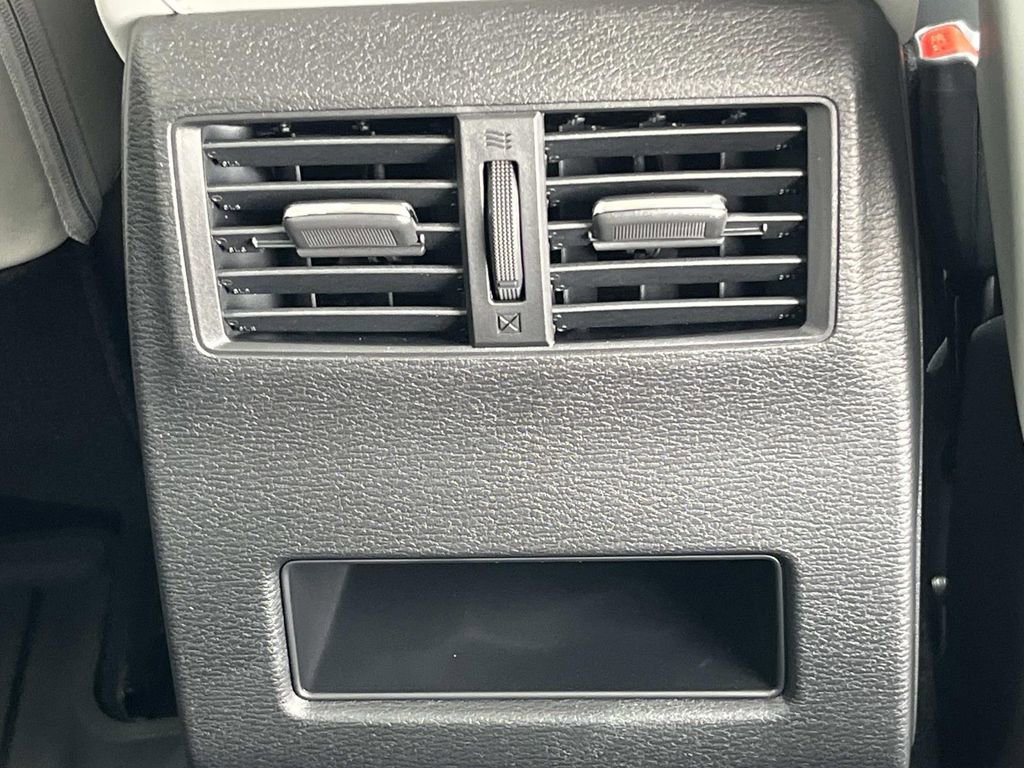 New 2026 Mitsubishi Outlander SE image 17