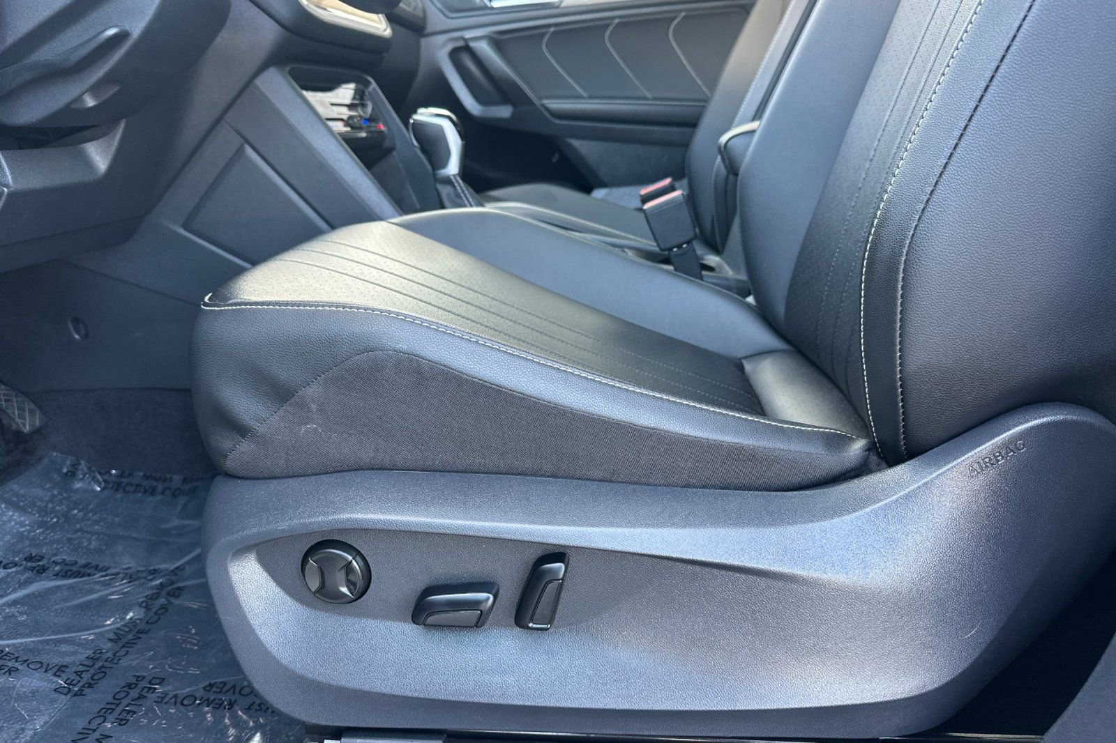 Used 2024 Volkswagen Tiguan SE image 13