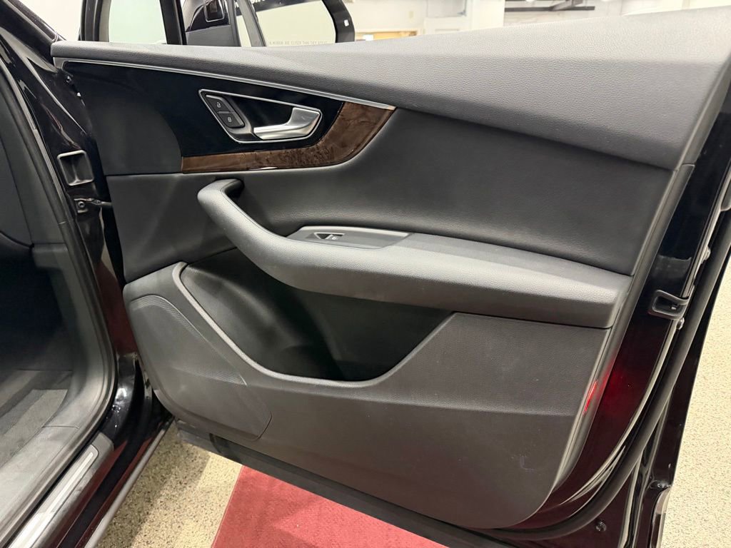 Used 2017 Audi Q7 3.0T Premium Plus AWD/4WD image 32