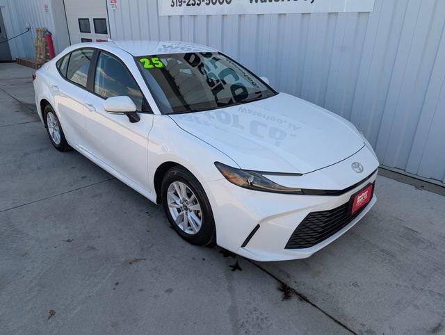 Used 2025 Toyota Camry LE FWD image 6