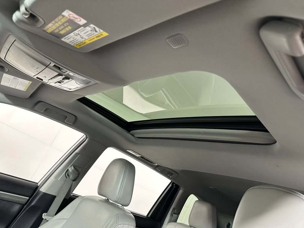Used 2019 Toyota Highlander Limited w/ Carpet Mat Package (TMS) AWD/4WD image 26
