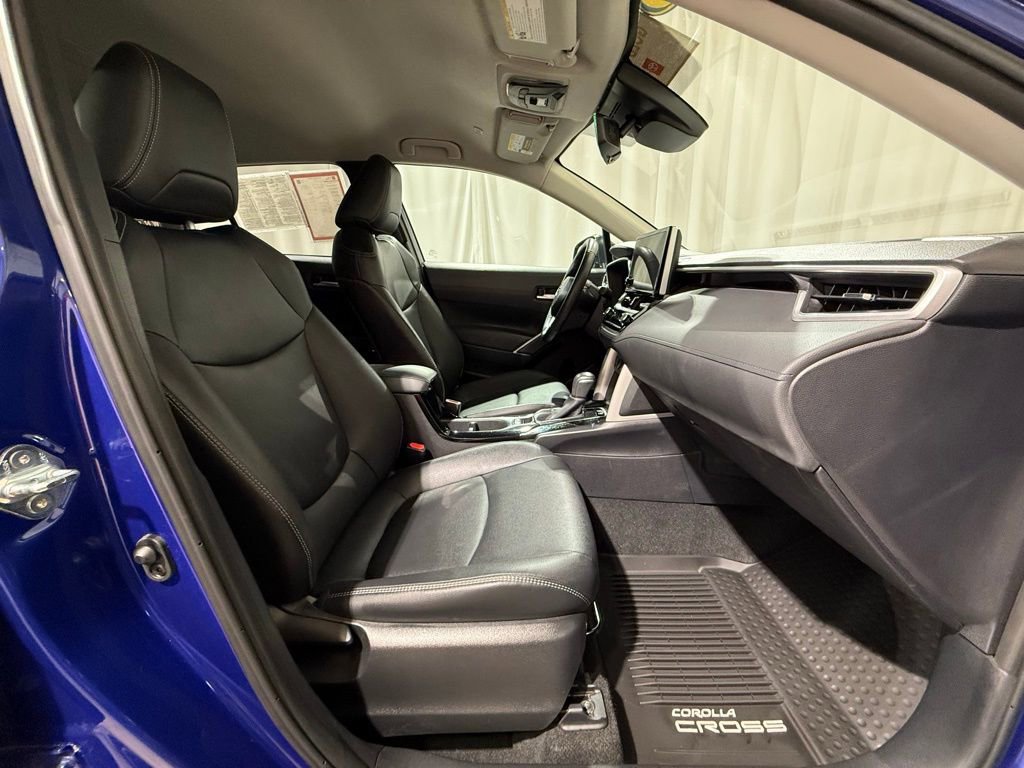 Certified 2025 Toyota Corolla Cross XLE image 21
