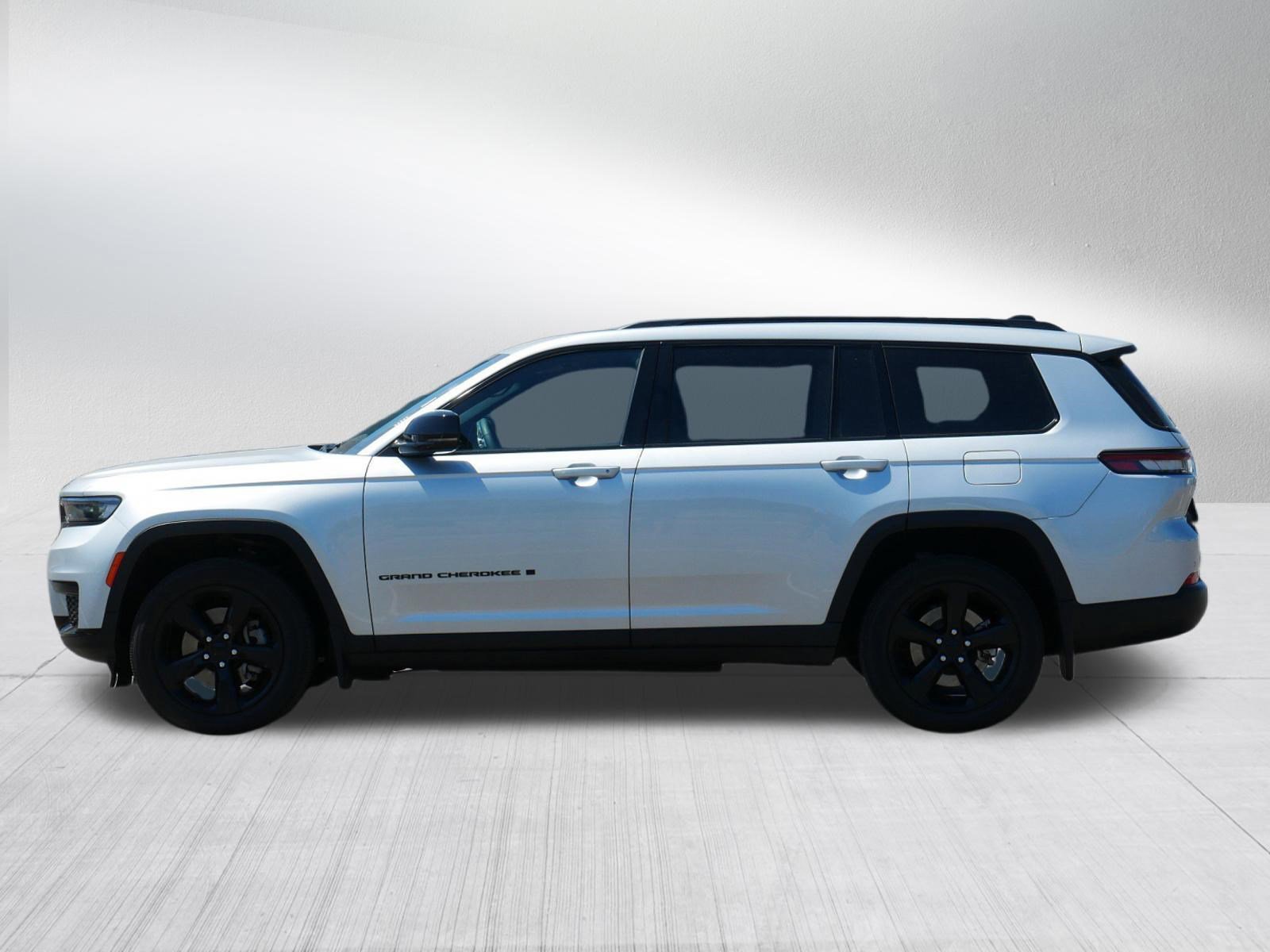 Used 2023 Jeep Grand Cherokee L Laredo AWD/4WD image 3