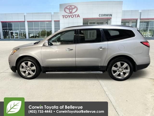 Used 2017 Chevrolet Traverse LT w/ Style and Technology Package image 2