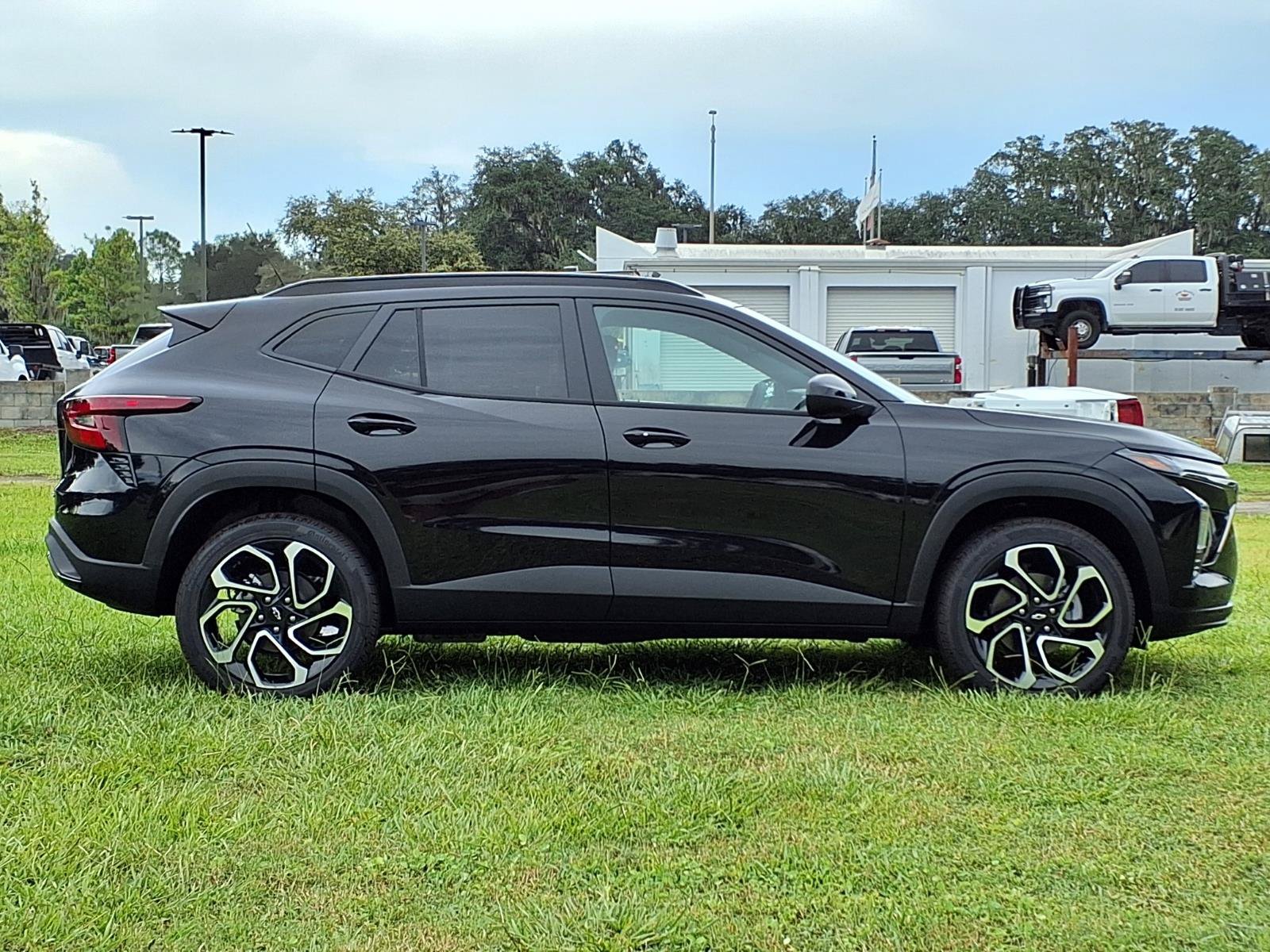 New 2026 Chevrolet Trax RS w/ Driver Confidence Package FWD image 3