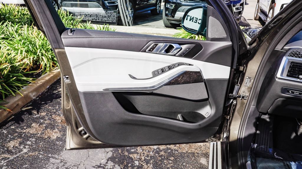 Used 2024 BMW X5 xDrive50e w/ Premium Package image 22