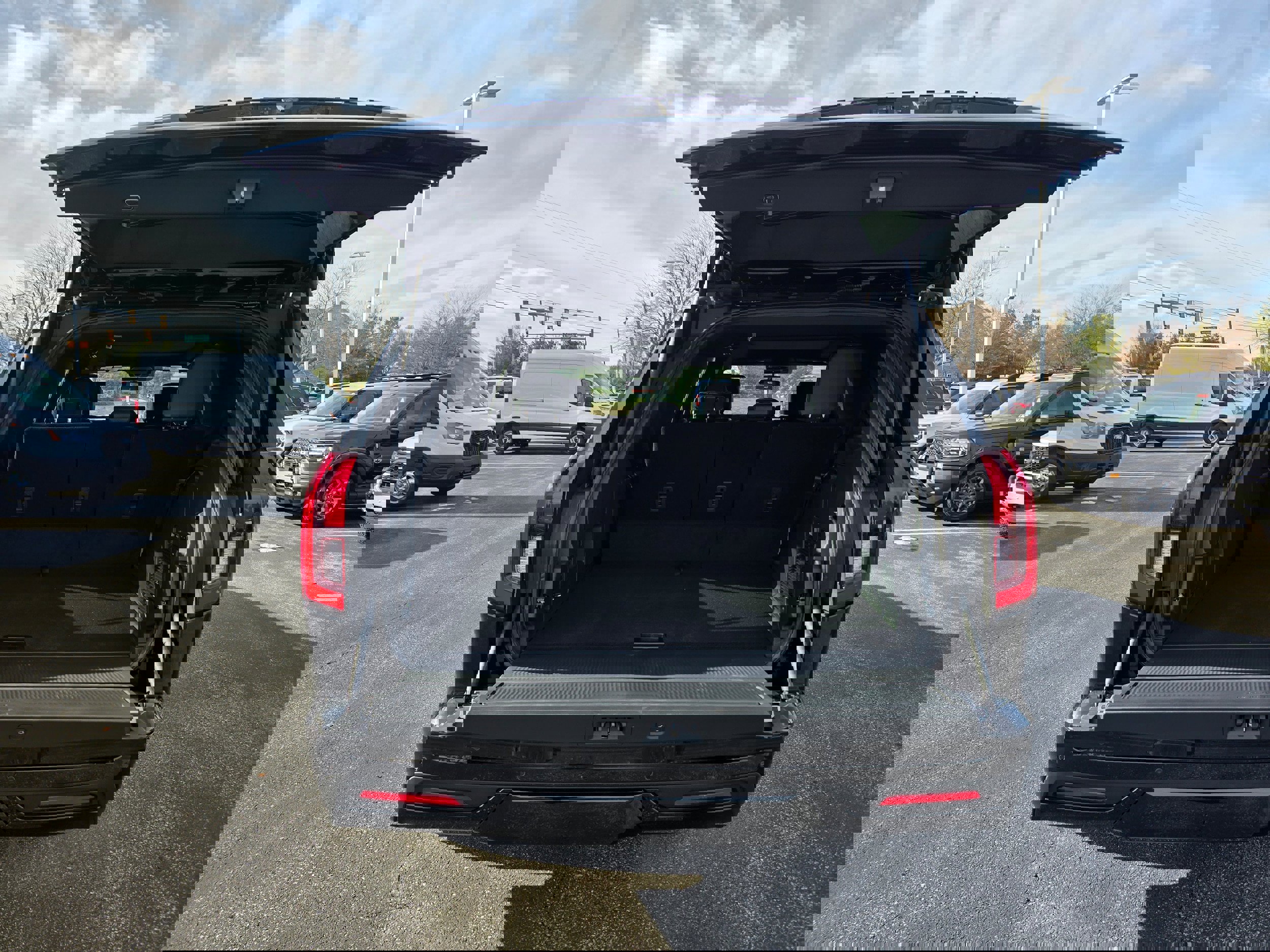 New 2025 Ford Expedition Max Platinum w/ Stealth Performance Package image 10