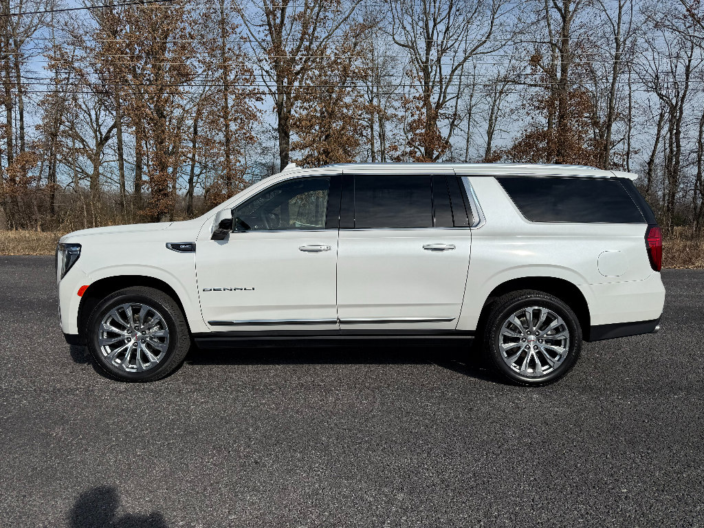Used 2024 GMC Yukon XL Denali image 4