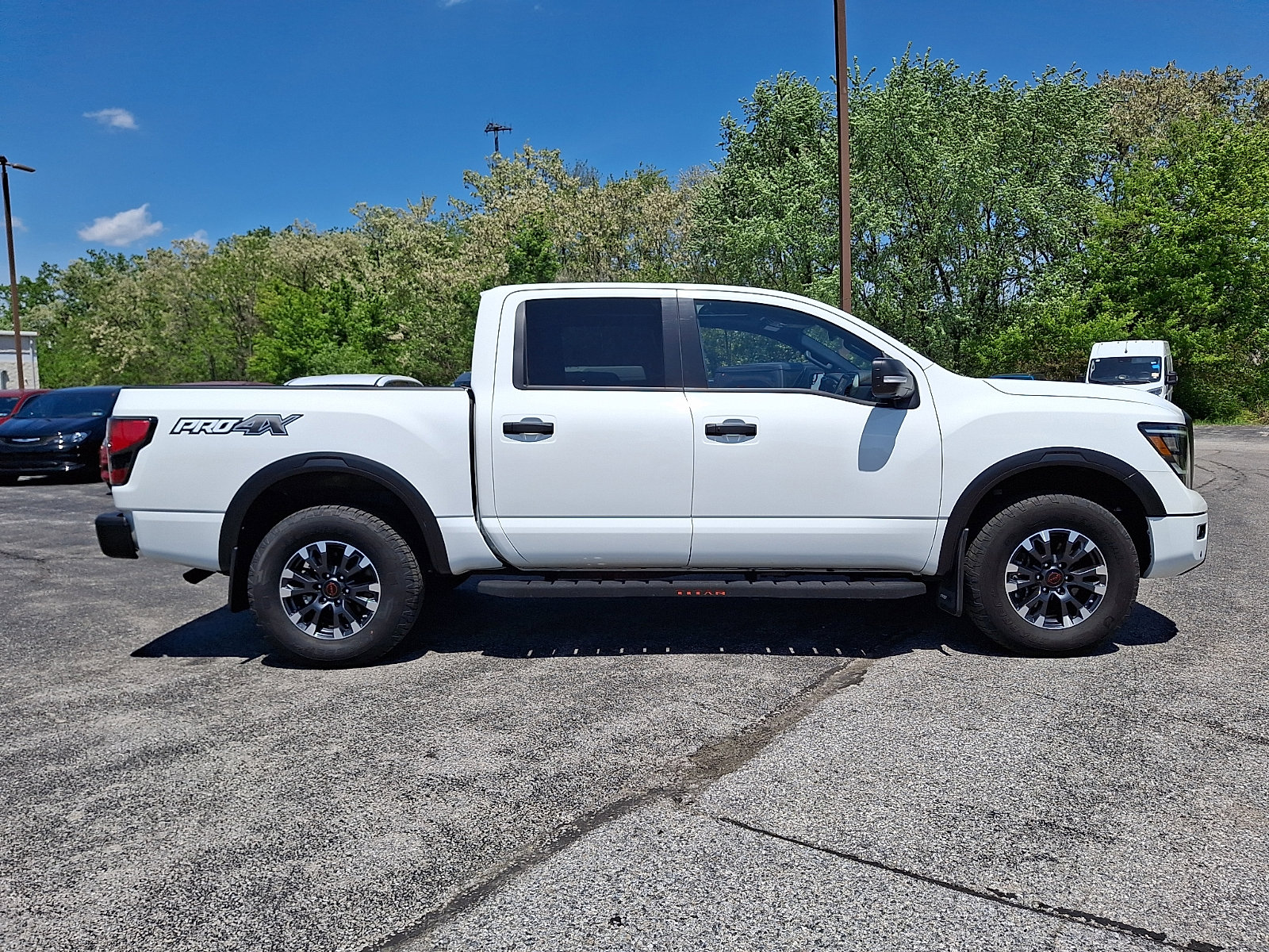 Used 2024 Nissan Titan PRO-4X w/ Pro-4x Convenience Package AWD/4WD image 13