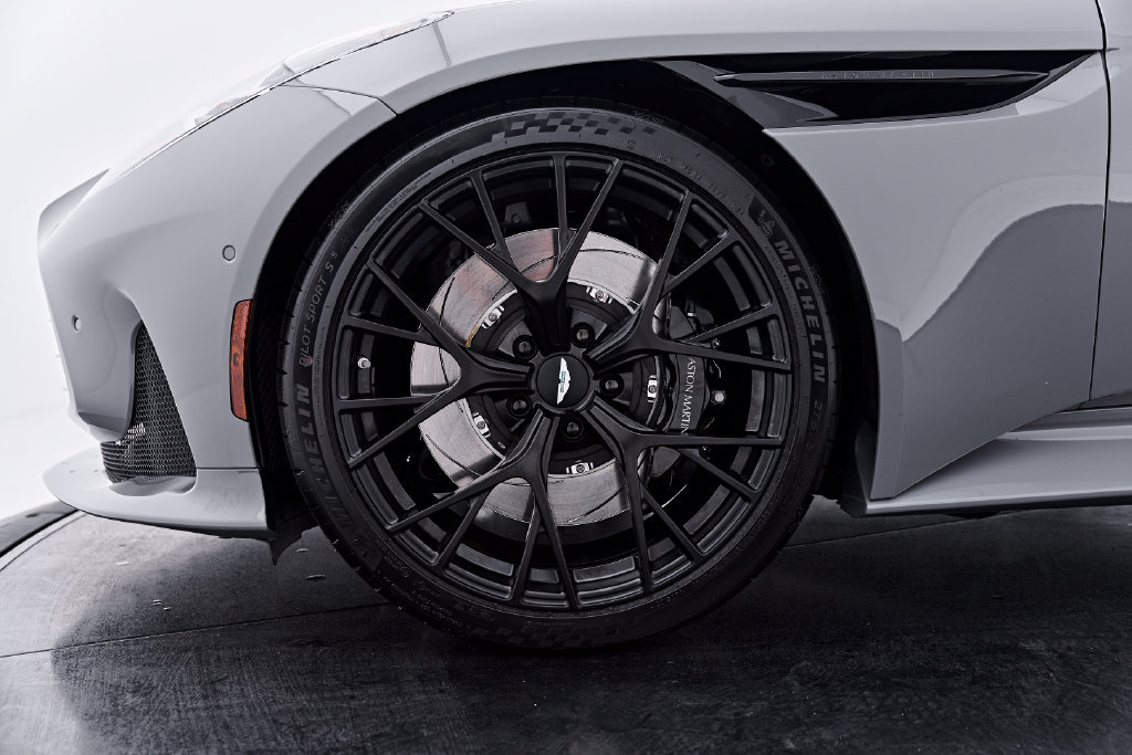 Used 2025 Aston Martin DB12 Convertible RWD image 4