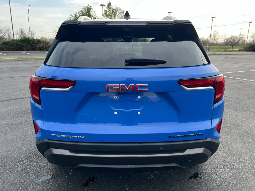 Used 2025 GMC Terrain Elevation w/ Elevation Premium Package image 4