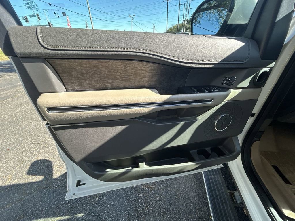 Used 2021 Ford Expedition Limited image 12
