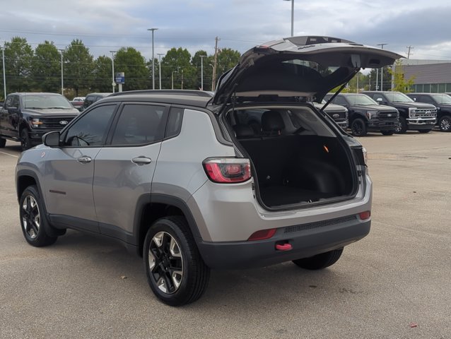 Used 2018 Jeep Compass Trailhawk w/ Leather Interior Group AWD/4WD image 9