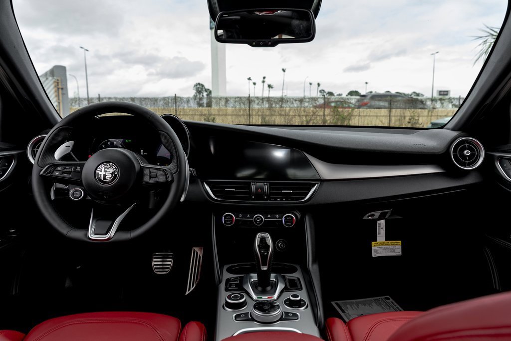 New 2025 Alfa Romeo Giulia w/ Veloce Package Rwd image 29