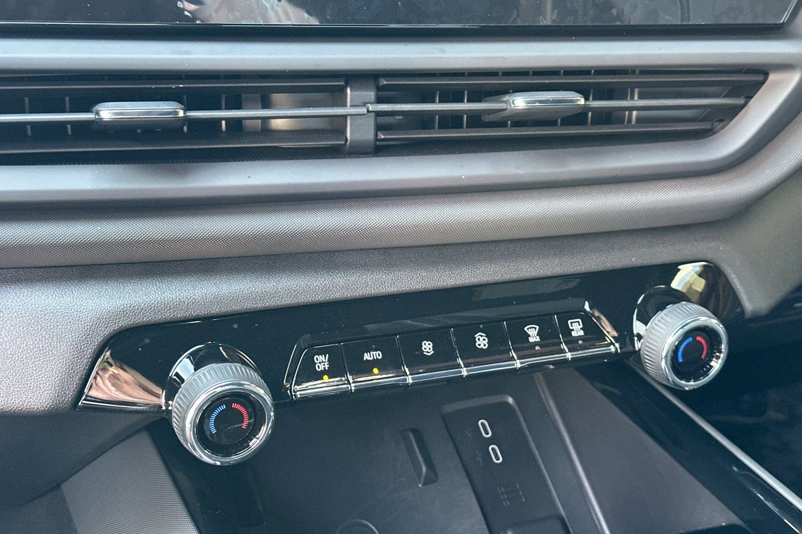 Used 2026 Chevrolet Silverado EV LT image 25