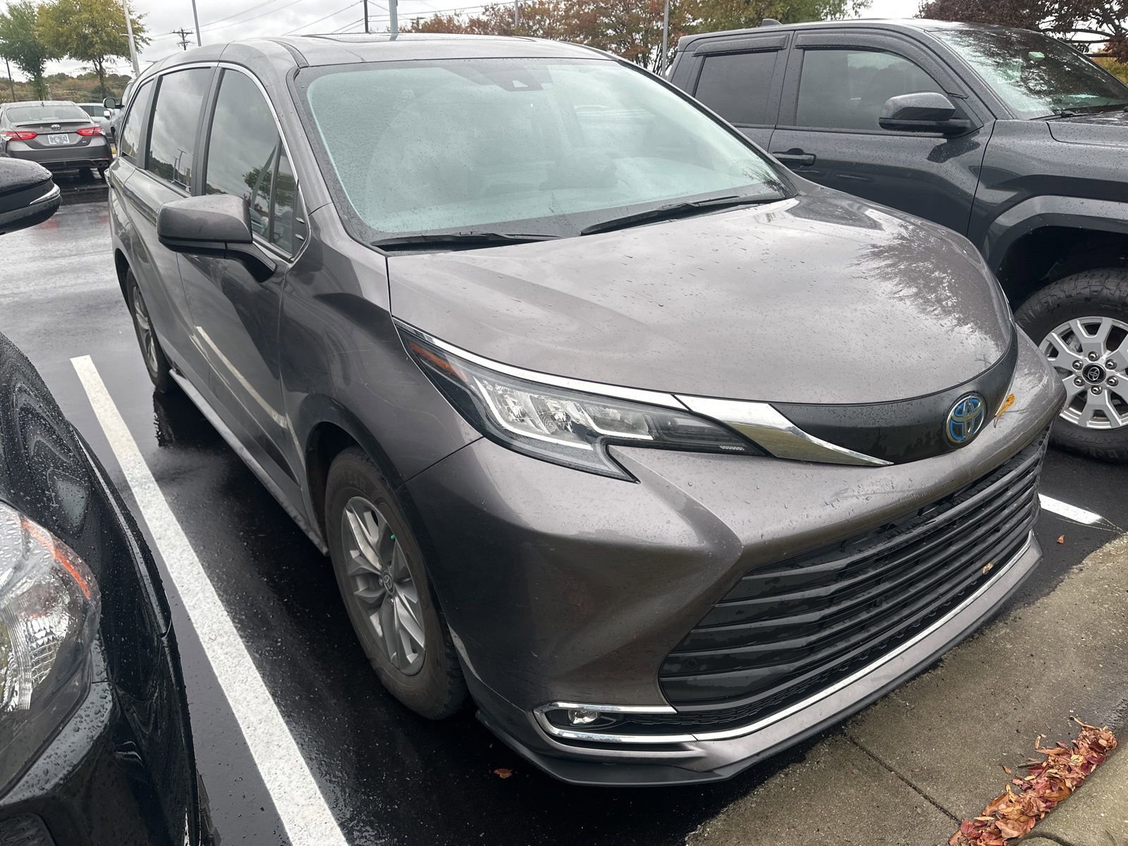 Used 2022 Toyota Sienna XLE