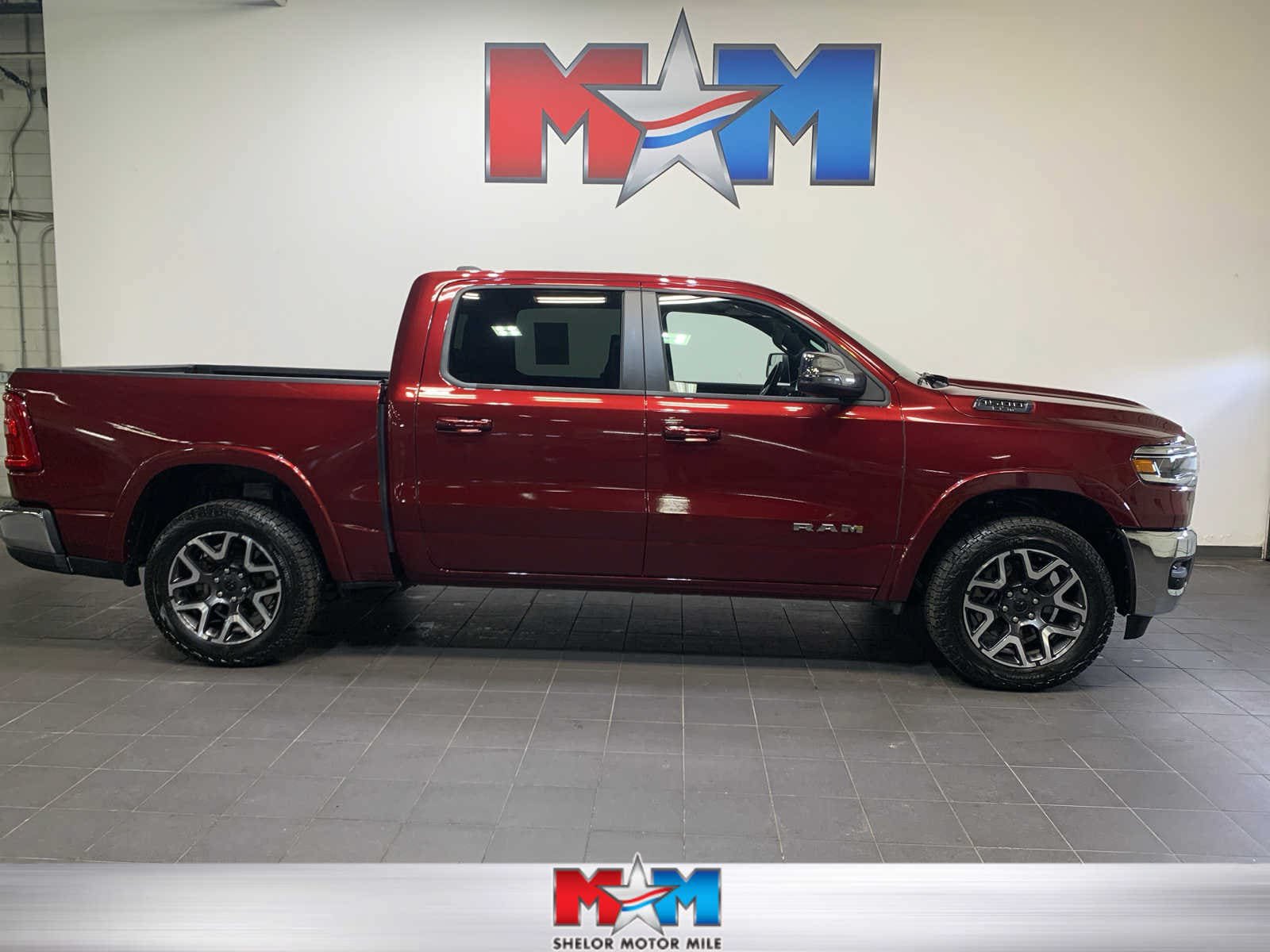 Used 2025 RAM 1500 Laramie AWD/4WD image 1