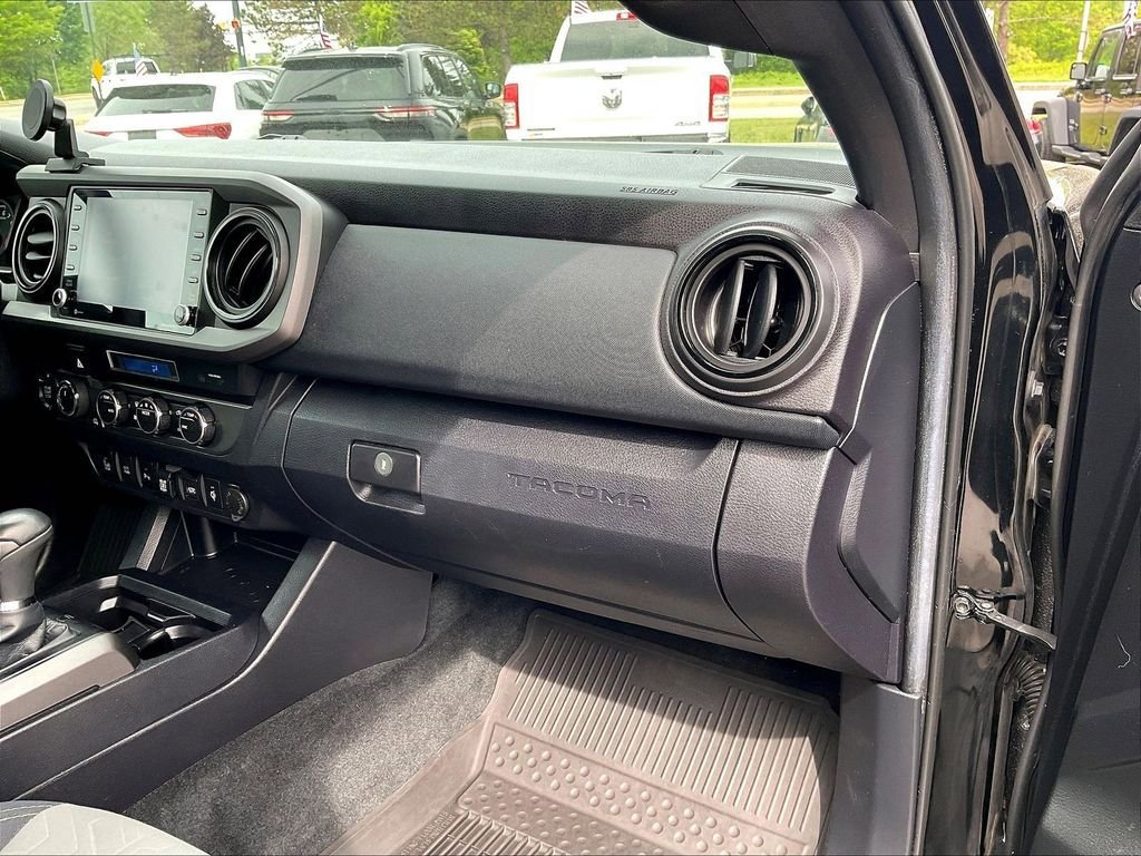 Used 2022 Toyota Tacoma TRD Off-Road w/ Technology Package AWD/4WD image 13