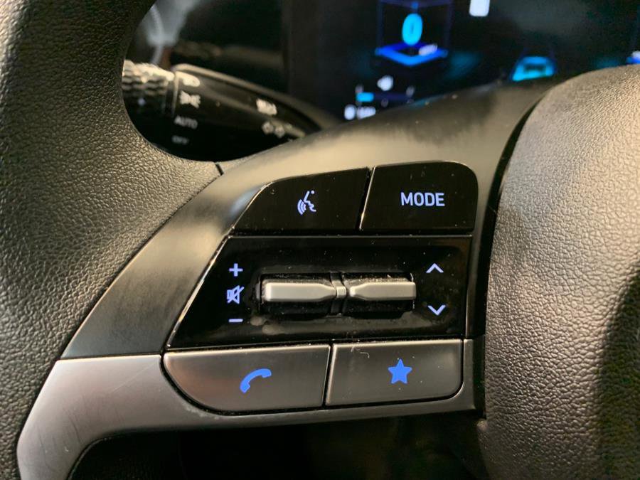 Used 2024 Hyundai Elantra SEL image 21