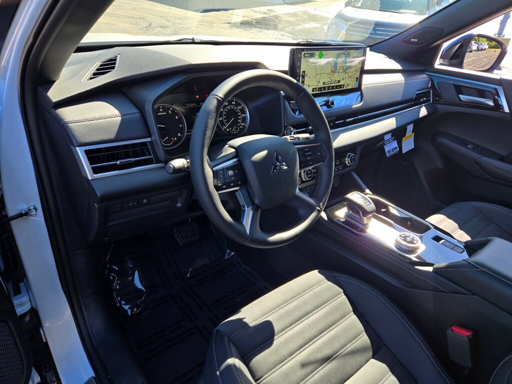 New 2026 Mitsubishi Outlander LE AWD/4WD image 17