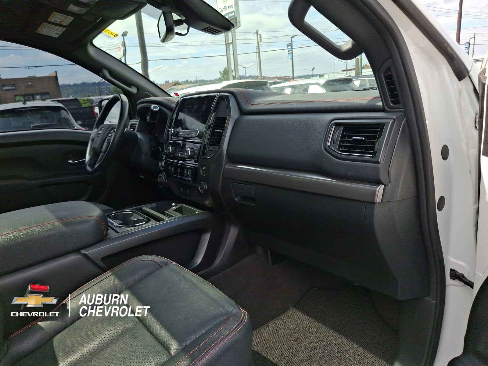 Used 2021 Nissan Titan PRO-4X w/ Pro-4x Convenience Package AWD/4WD image 25