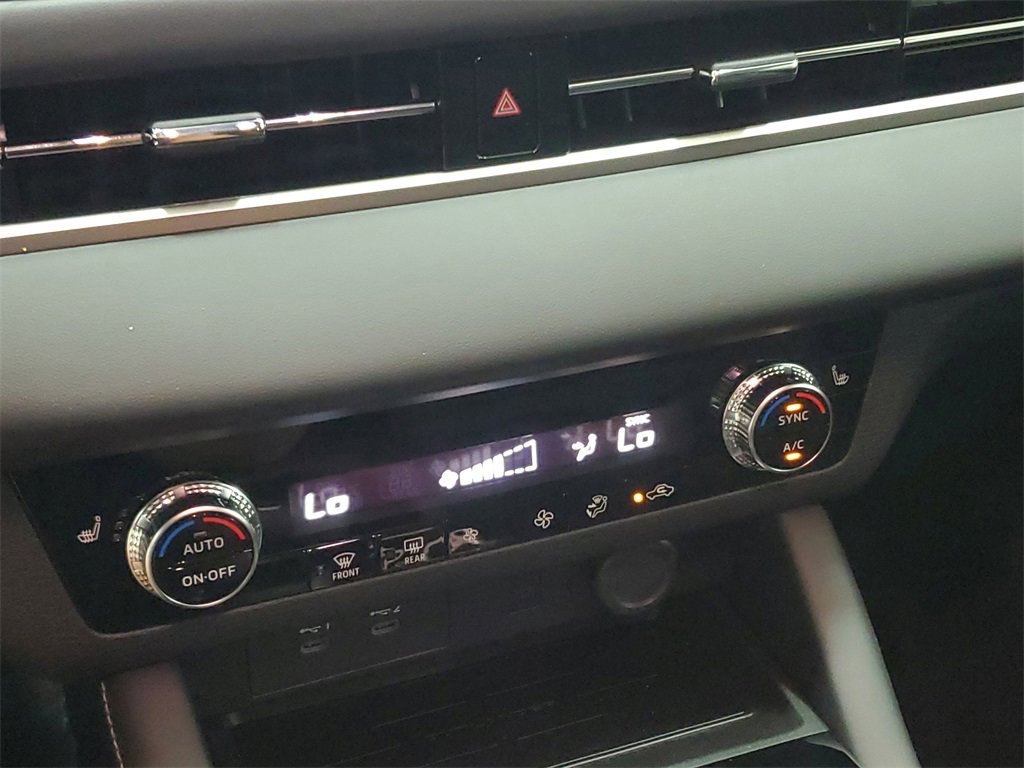 New 2025 Mitsubishi Outlander SE image 30