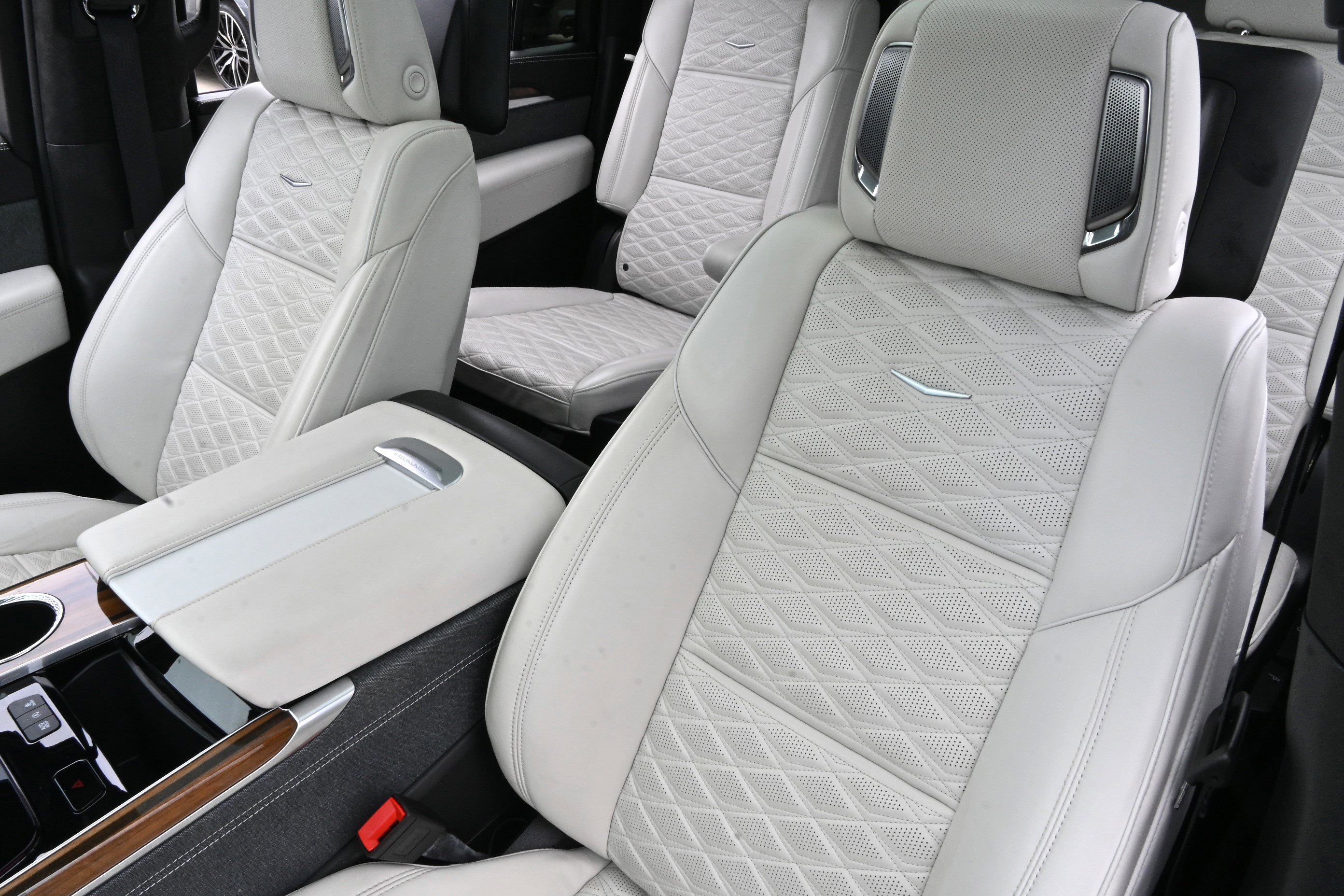 Used 2025 Cadillac Escalade ESV Premium Luxury Platinum AWD/4WD image 12