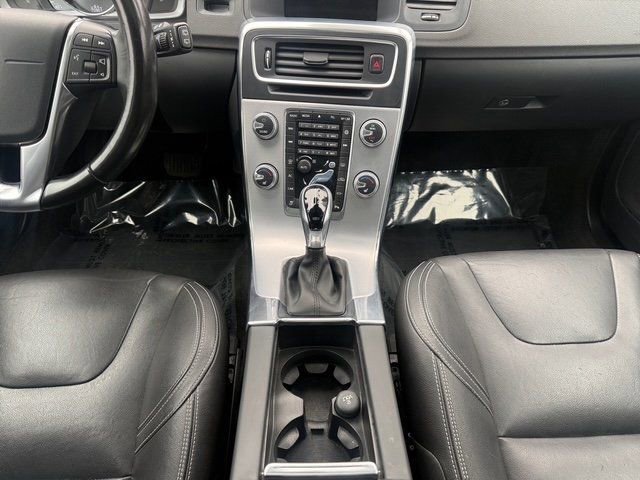 Used 2018 Volvo V60 T5 Dynamic w/ Vision Package image 28