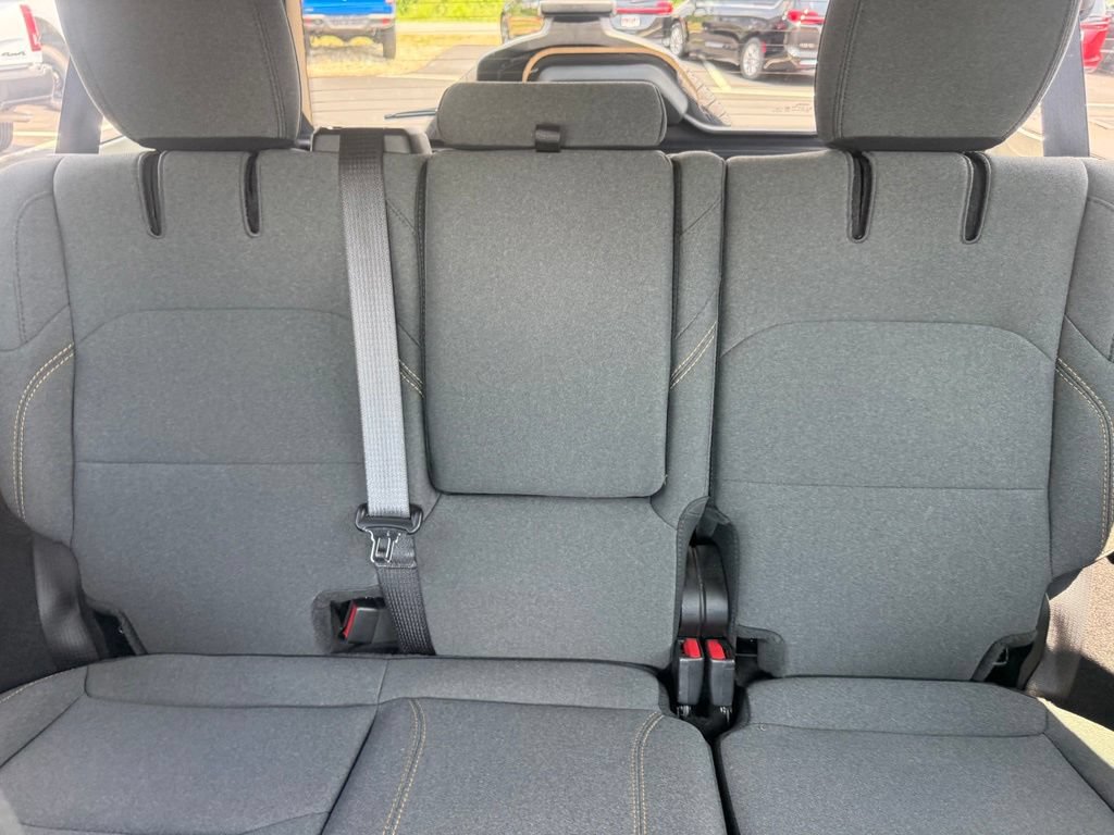 Used 2025 Jeep Wrangler Unlimited Sahara AWD/4WD image 37
