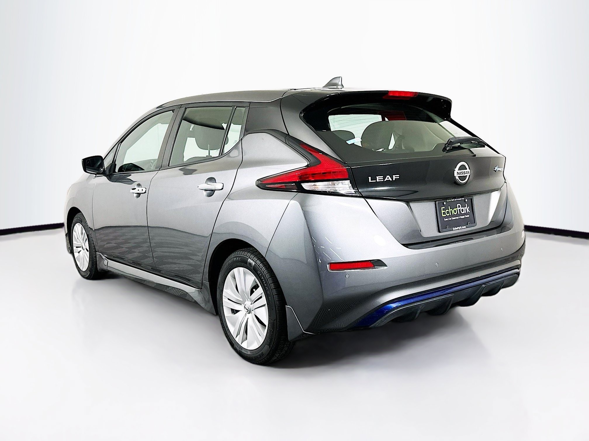 Used 2022 Nissan Leaf S FWD image 5