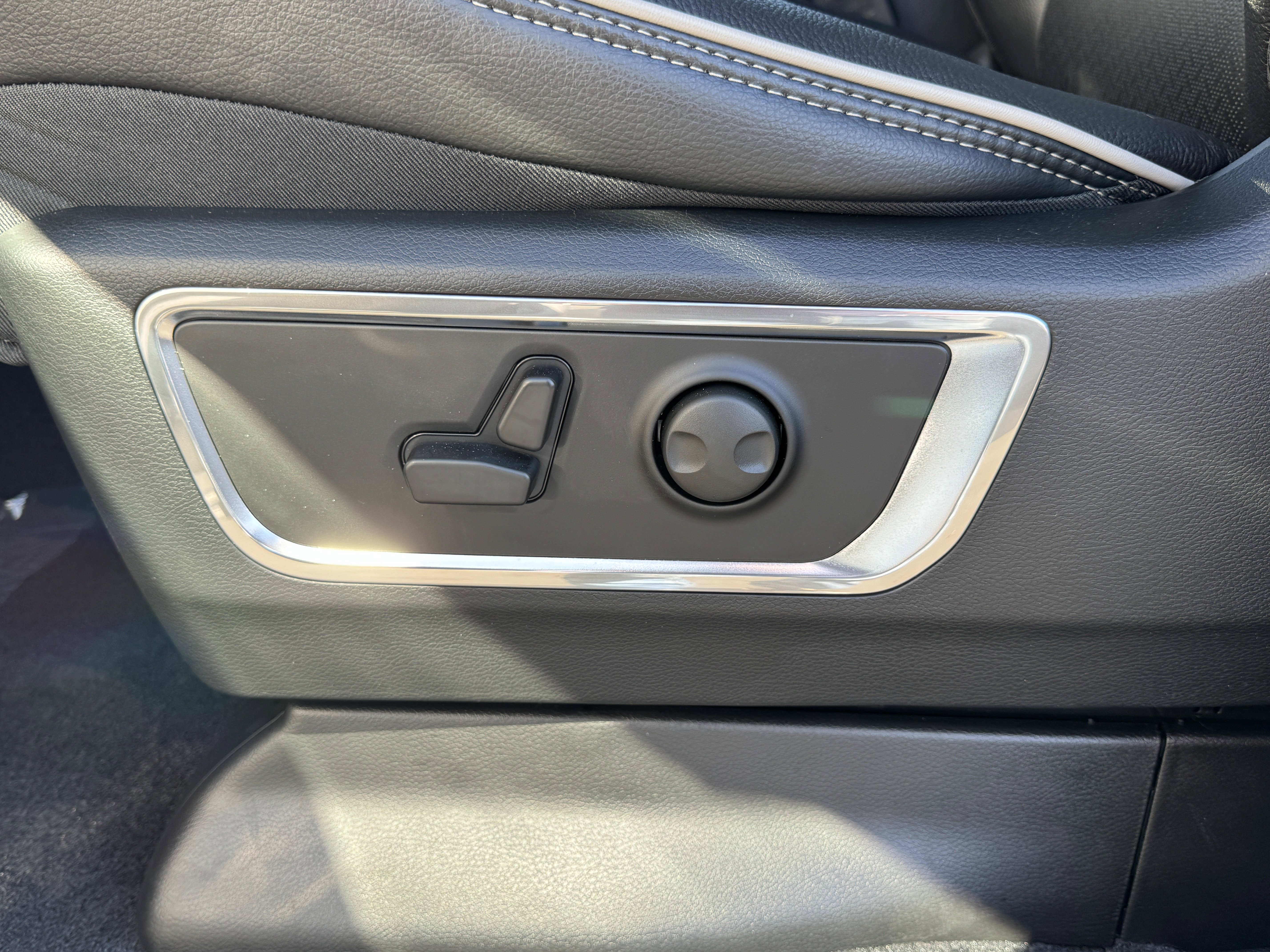 New 2026 RAM 1500 Laramie w/ Night Edition image 19