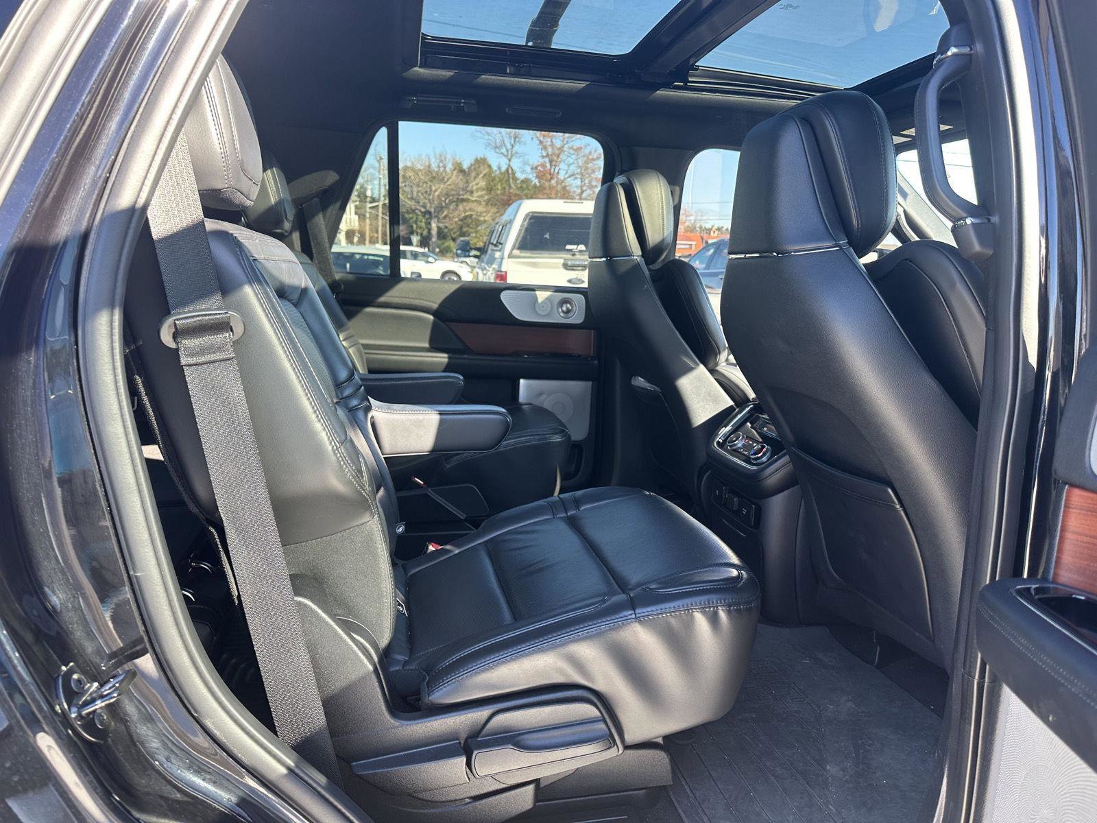 Used 2020 Lincoln Navigator Reserve w/ Equipment Group 208A Reserve image 19