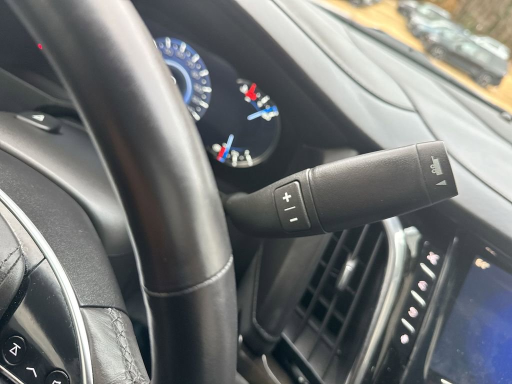 Used 2020 Cadillac Escalade Platinum image 23