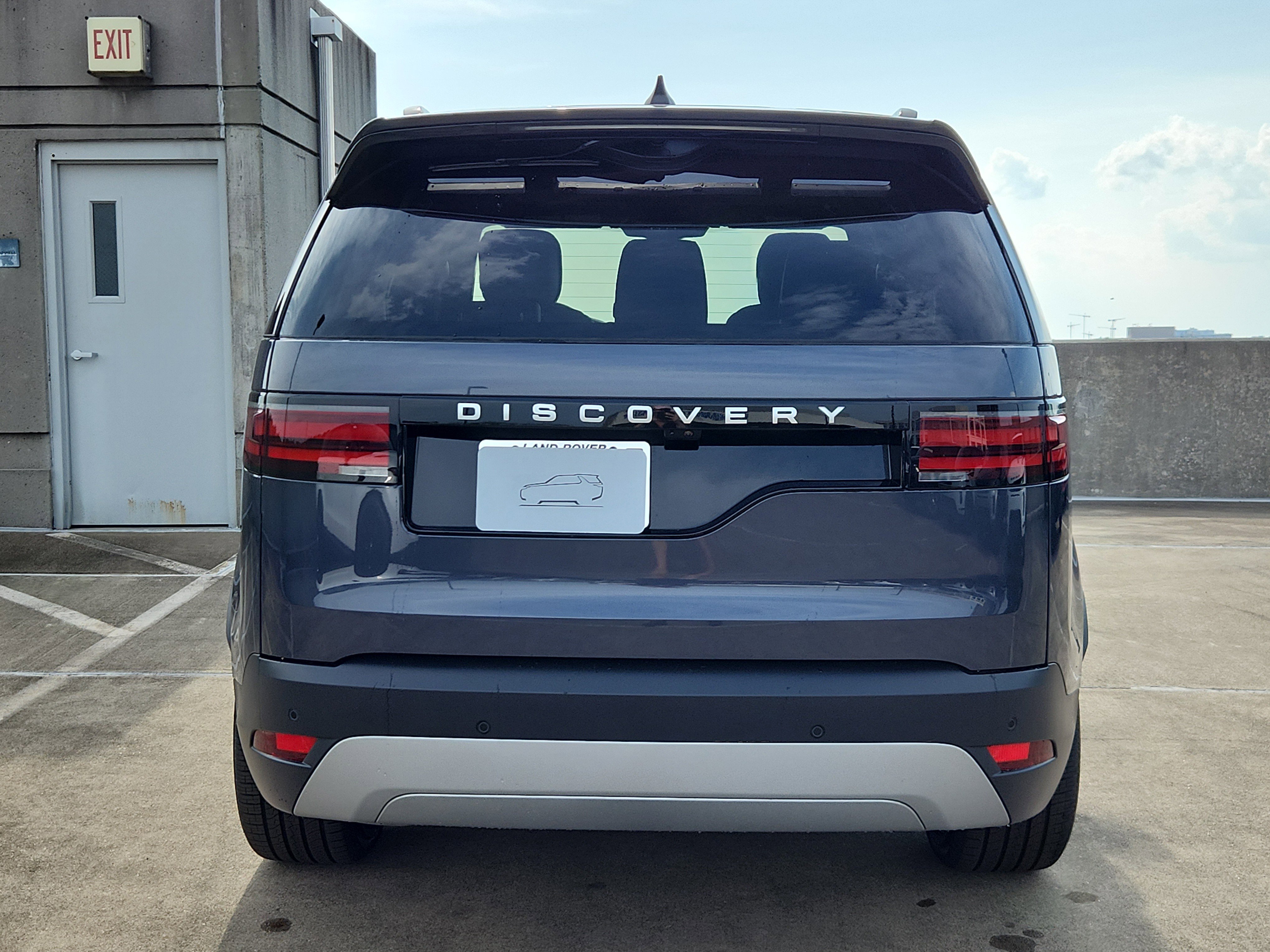 Certified 2025 Land Rover Discovery S image 7