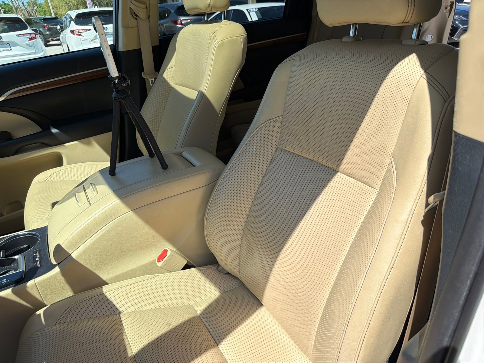 Used 2019 Toyota Highlander Limited image 21