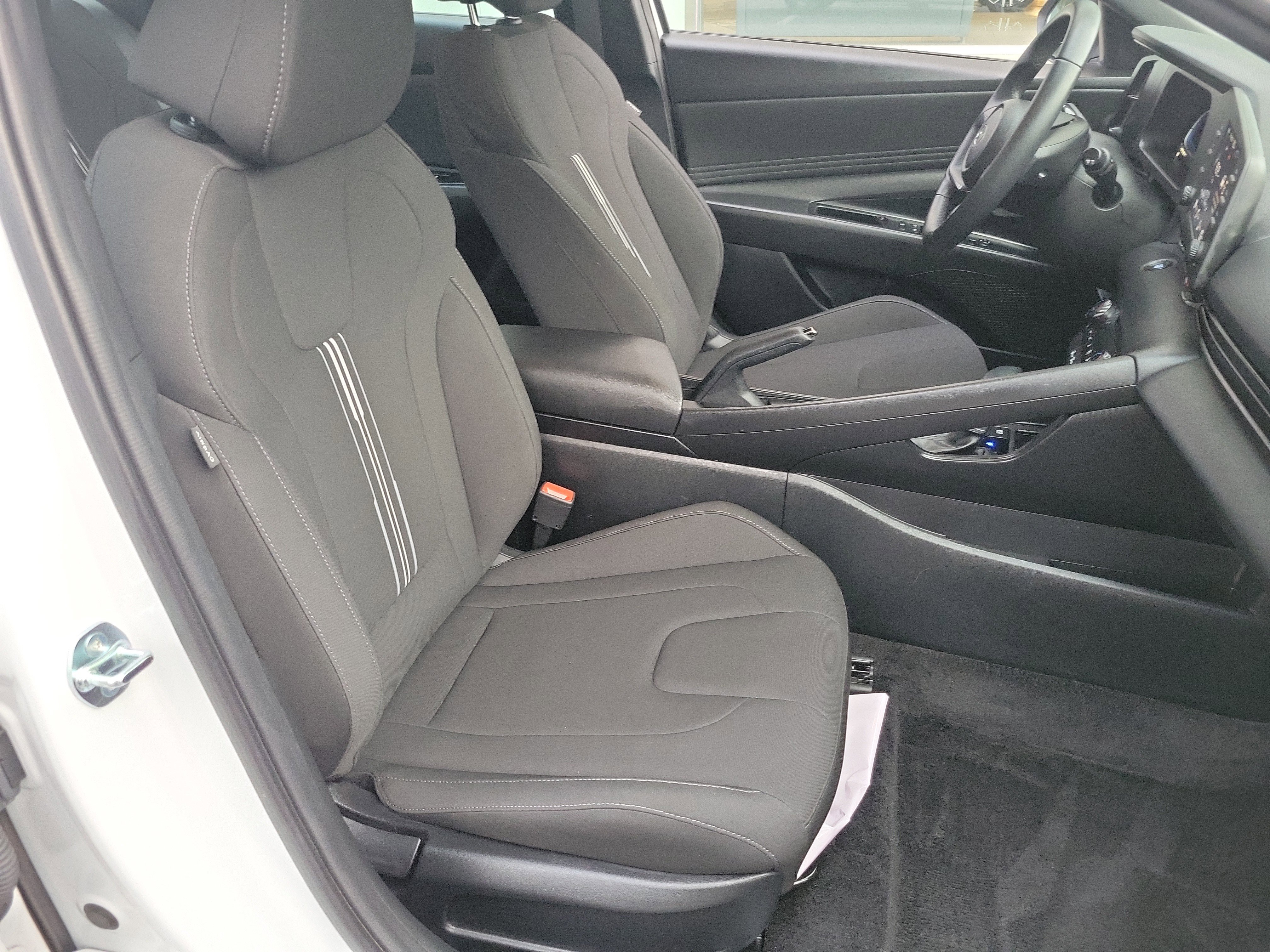 Certified 2025 Hyundai Elantra Sport image 18