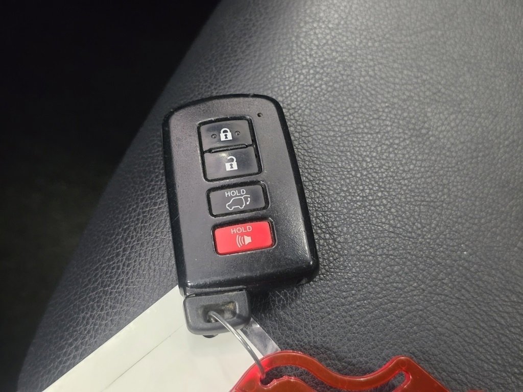 Used 2018 Toyota RAV4 SE w/ Power Extra Value Package image 34