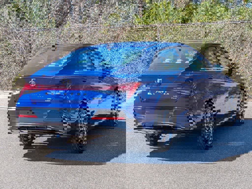 Used 2026 Hyundai Elantra Limited w/ Cargo Package image 5