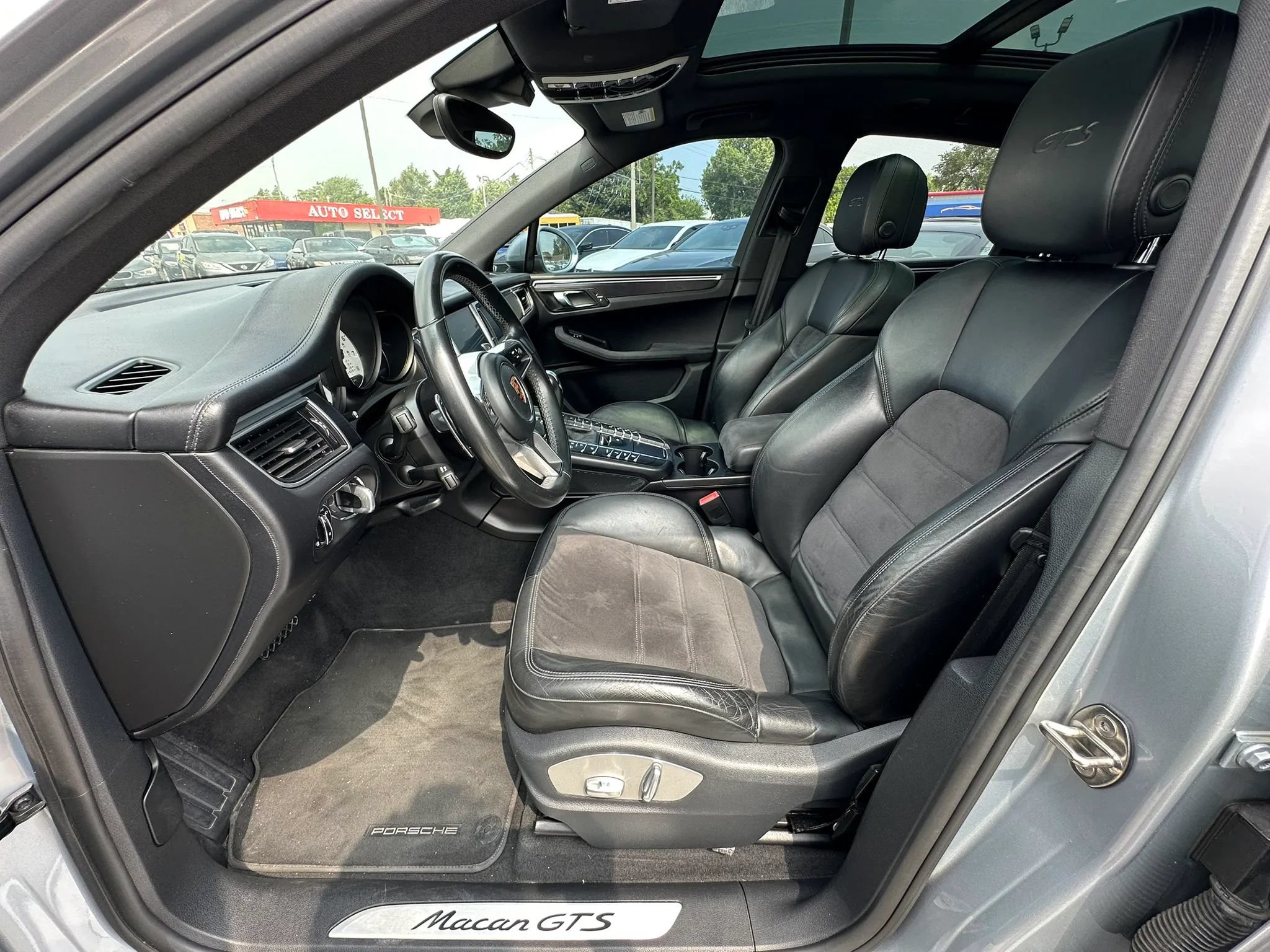 Used 2017 Porsche Macan GTS AWD/4WD image 10