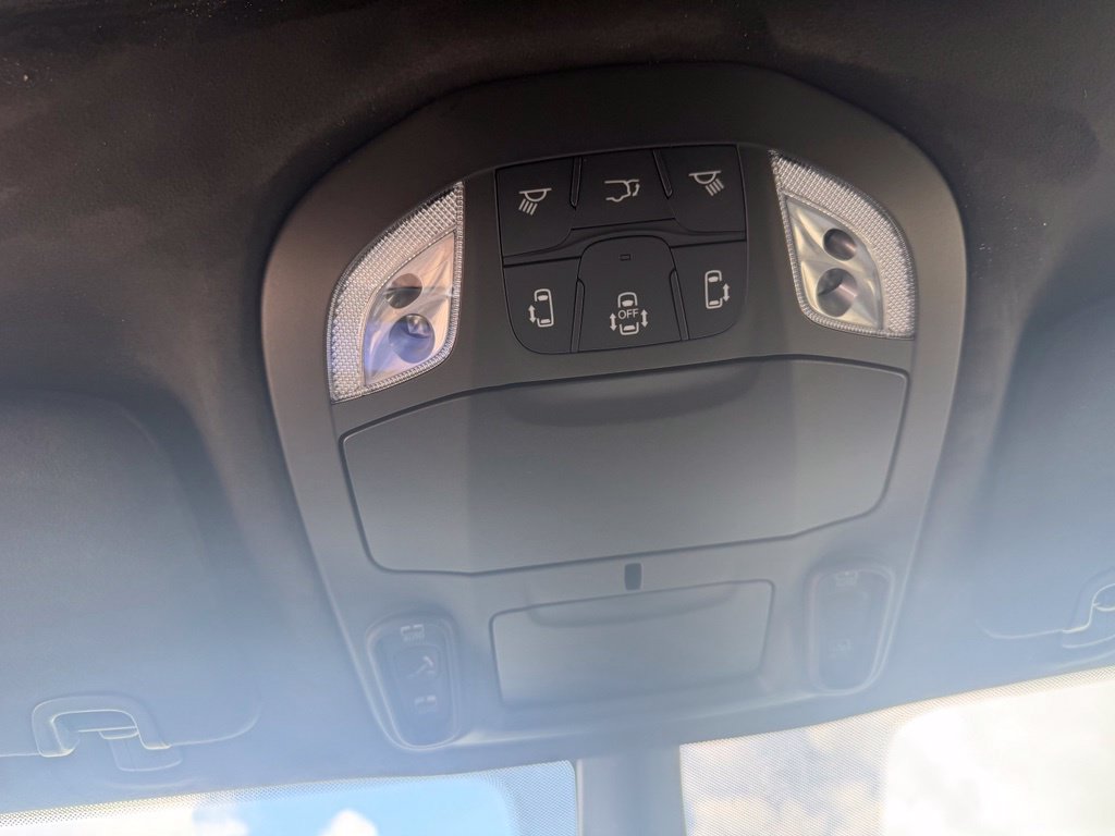 New 2027 Chrysler Pacifica Pinnacle w/ Theater Group FWD image 13