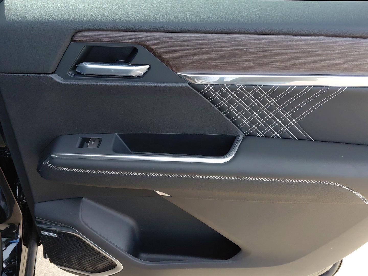 New 2026 GMC Acadia Denali w/ Super Cruise Package image 18