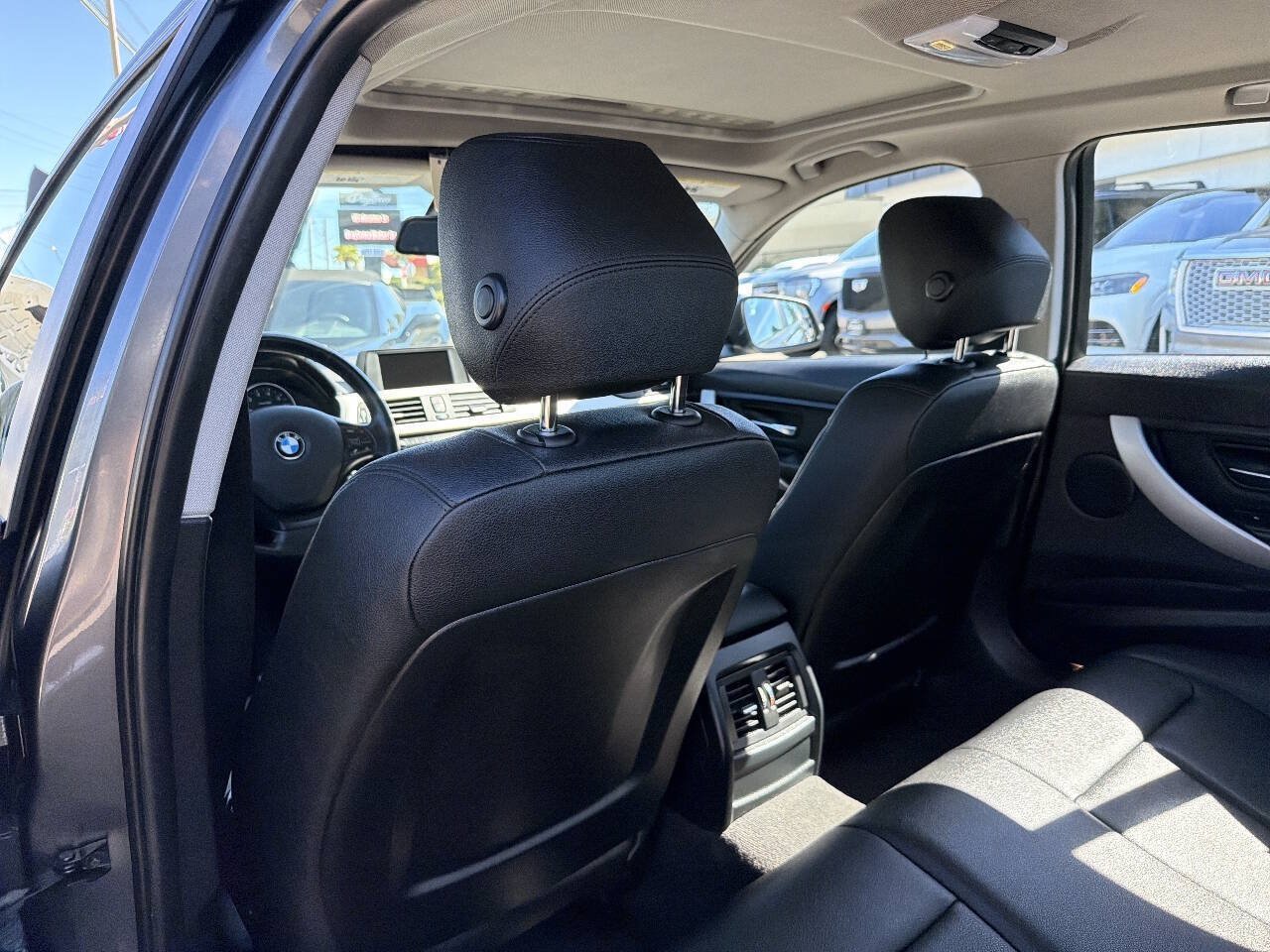Used 2014 BMW 320i Sedan RWD image 23