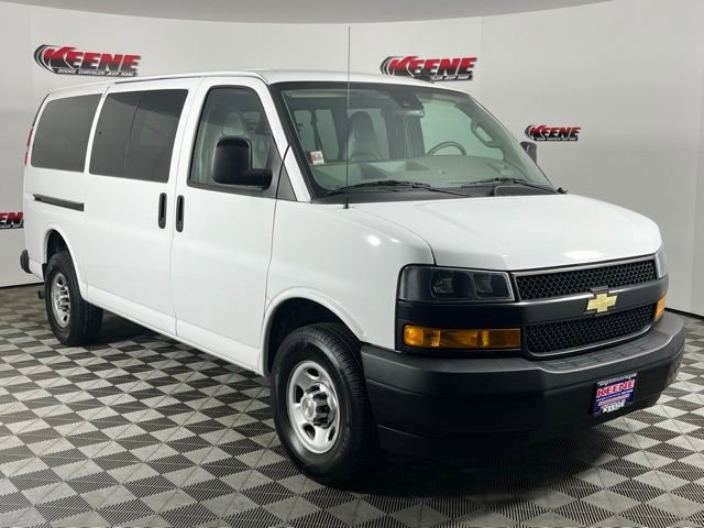 Used 2022 Chevrolet Express 3500 LS RWD image 2
