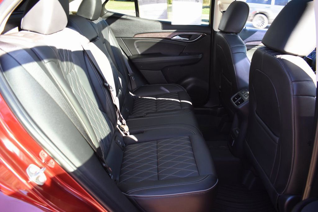 Used 2023 Buick Envision Avenir AWD/4WD image 30