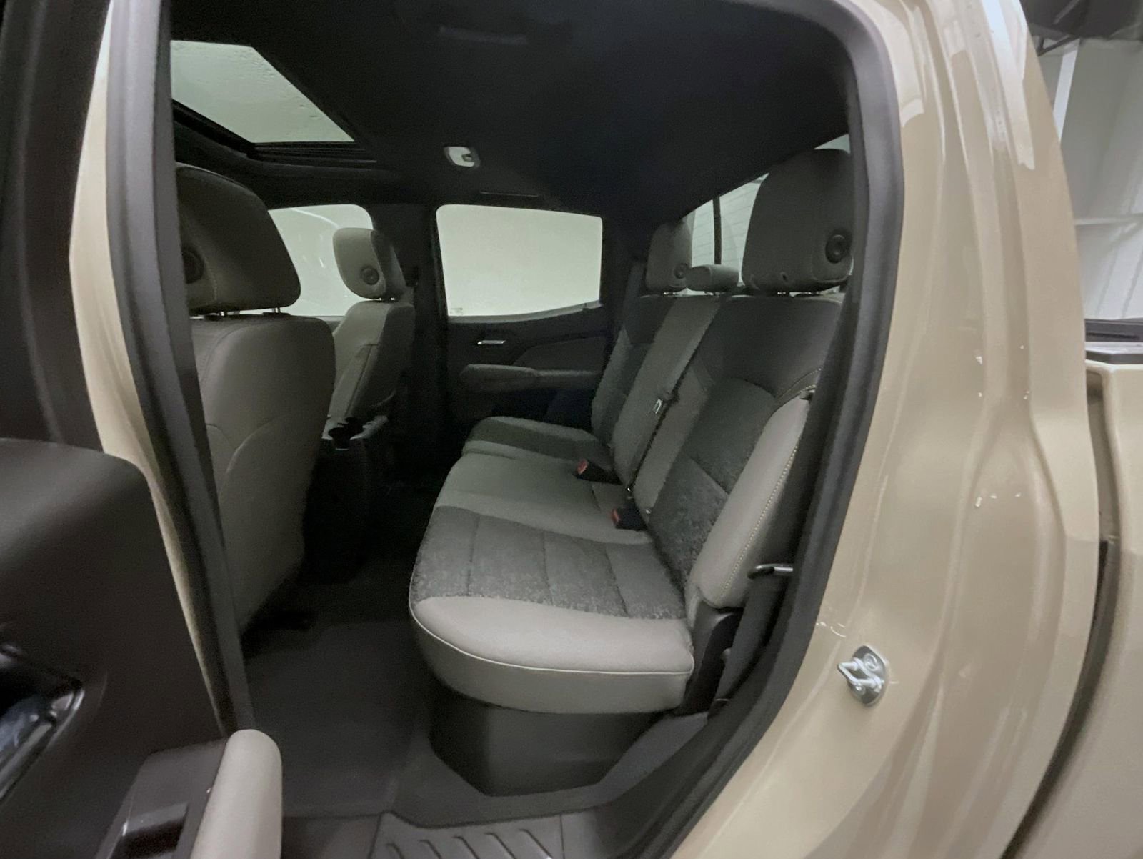 Used 2024 Chevrolet Colorado ZR2 w/ Technology Package image 19